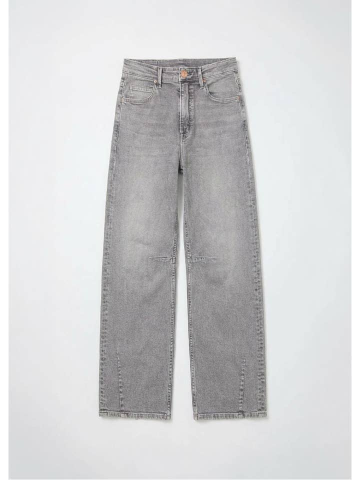 Kallie Balloon Jean in Washed Black