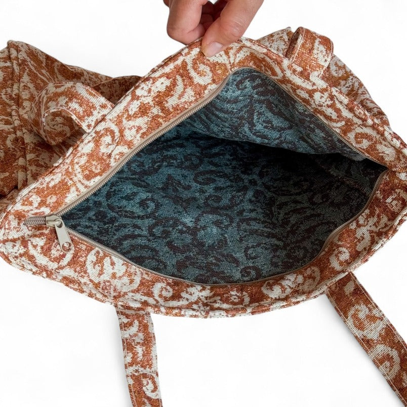 De la Mur Zippered Tote