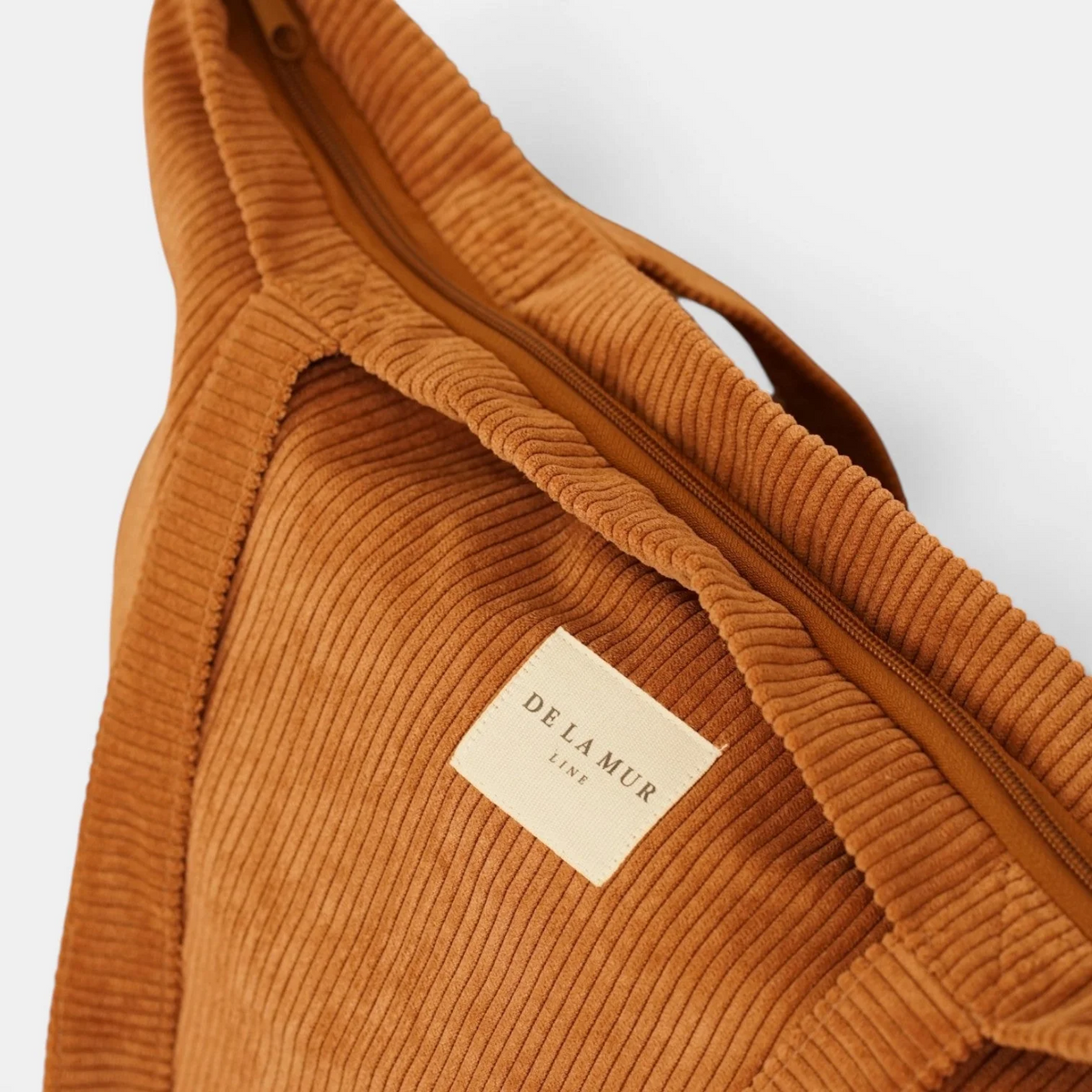 De la Mur Medium Zippered Bag