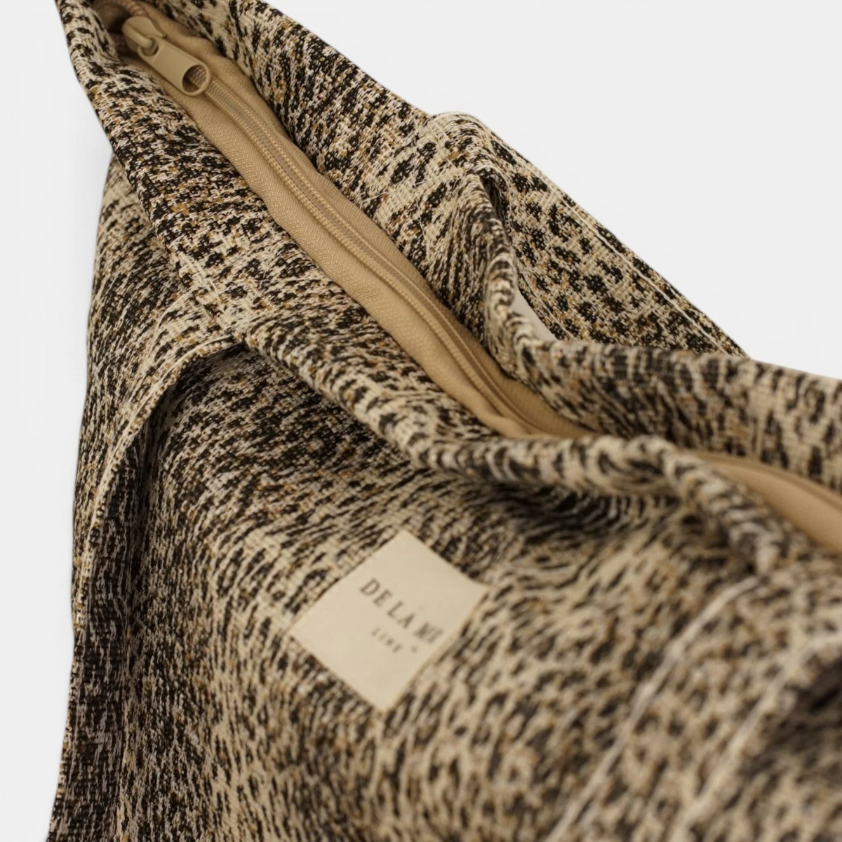 De la Mur Medium Zippered Bag