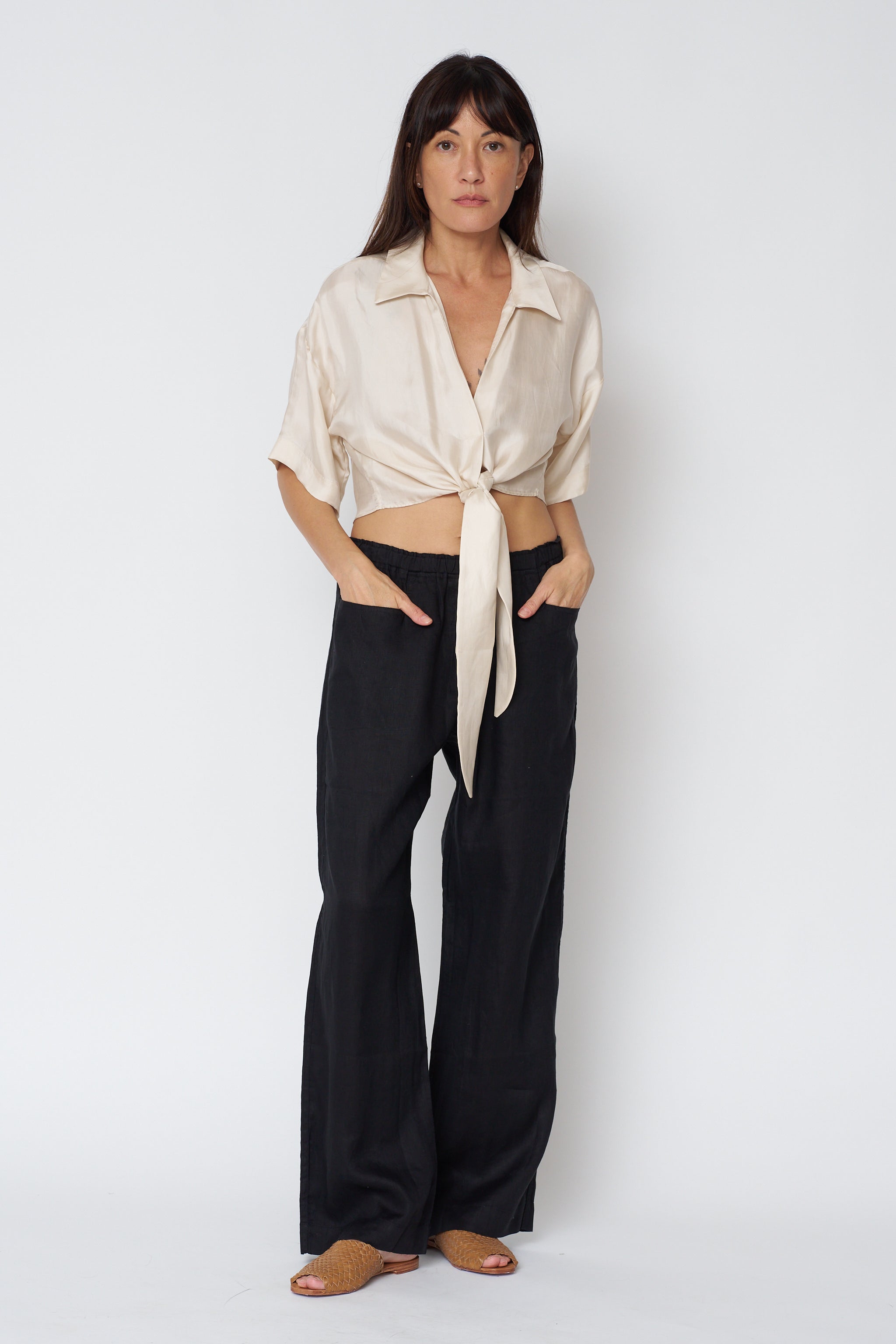 Clairo Woven Linen Pant in Black