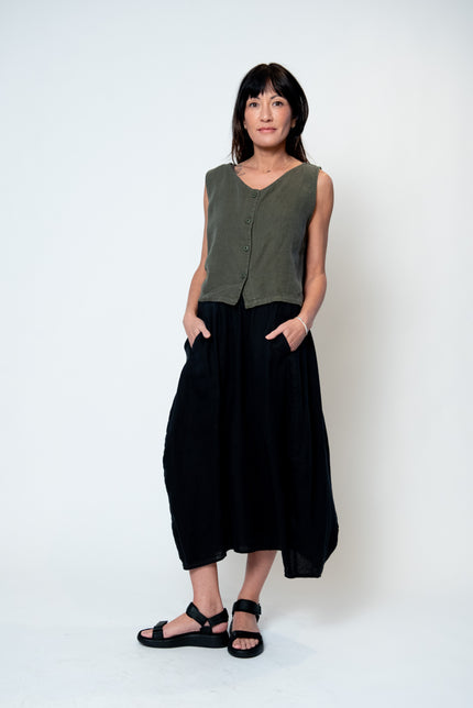 The Fae Lightweight Linen Barrel Skirt in Black