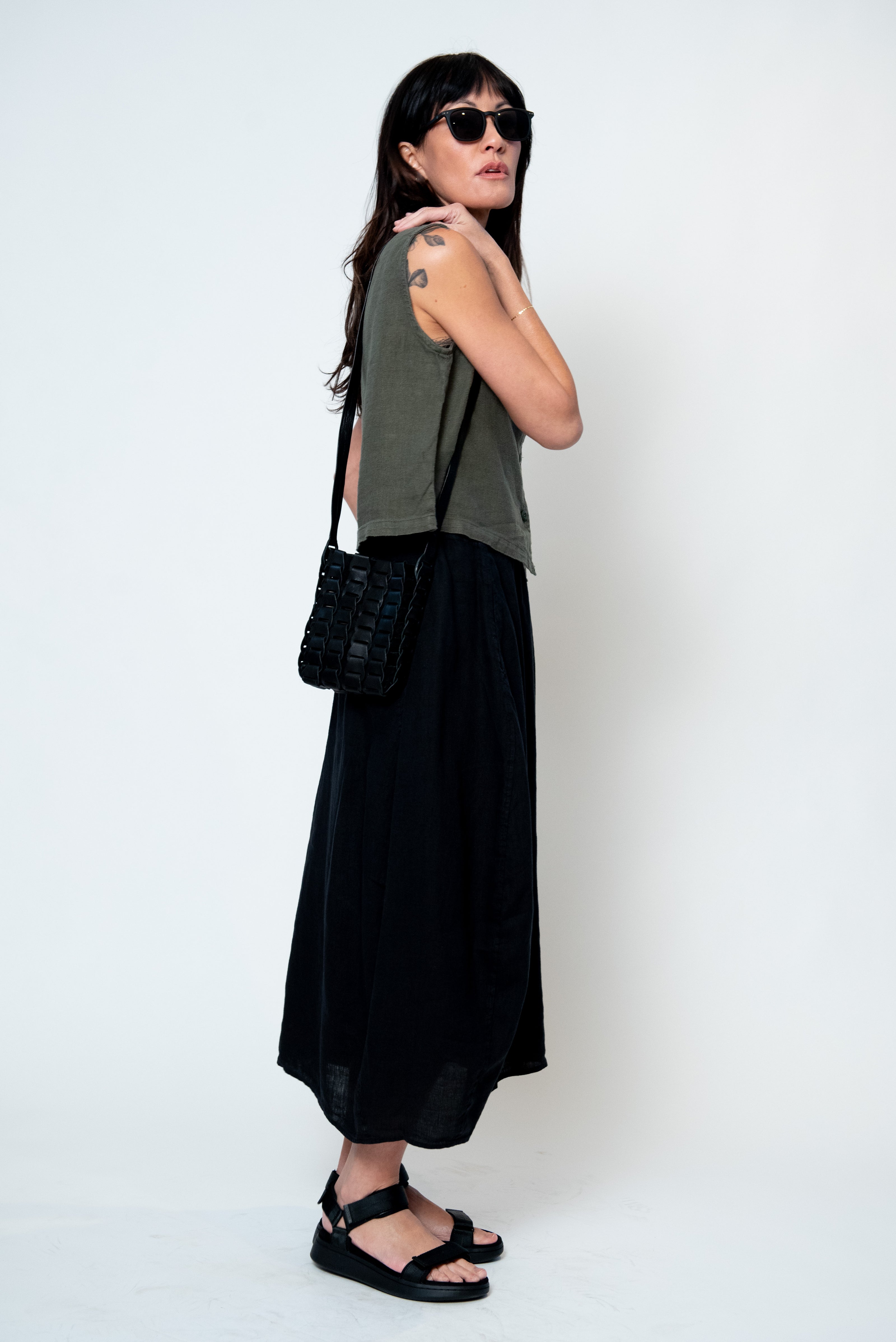 The Fae Lightweight Linen Barrel Skirt in Black