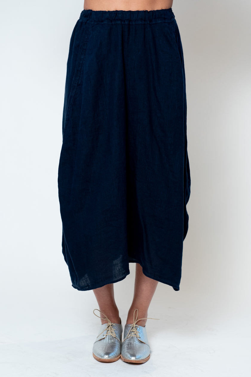 The Fae Lightweight Linen Barrel Skirt in Navy