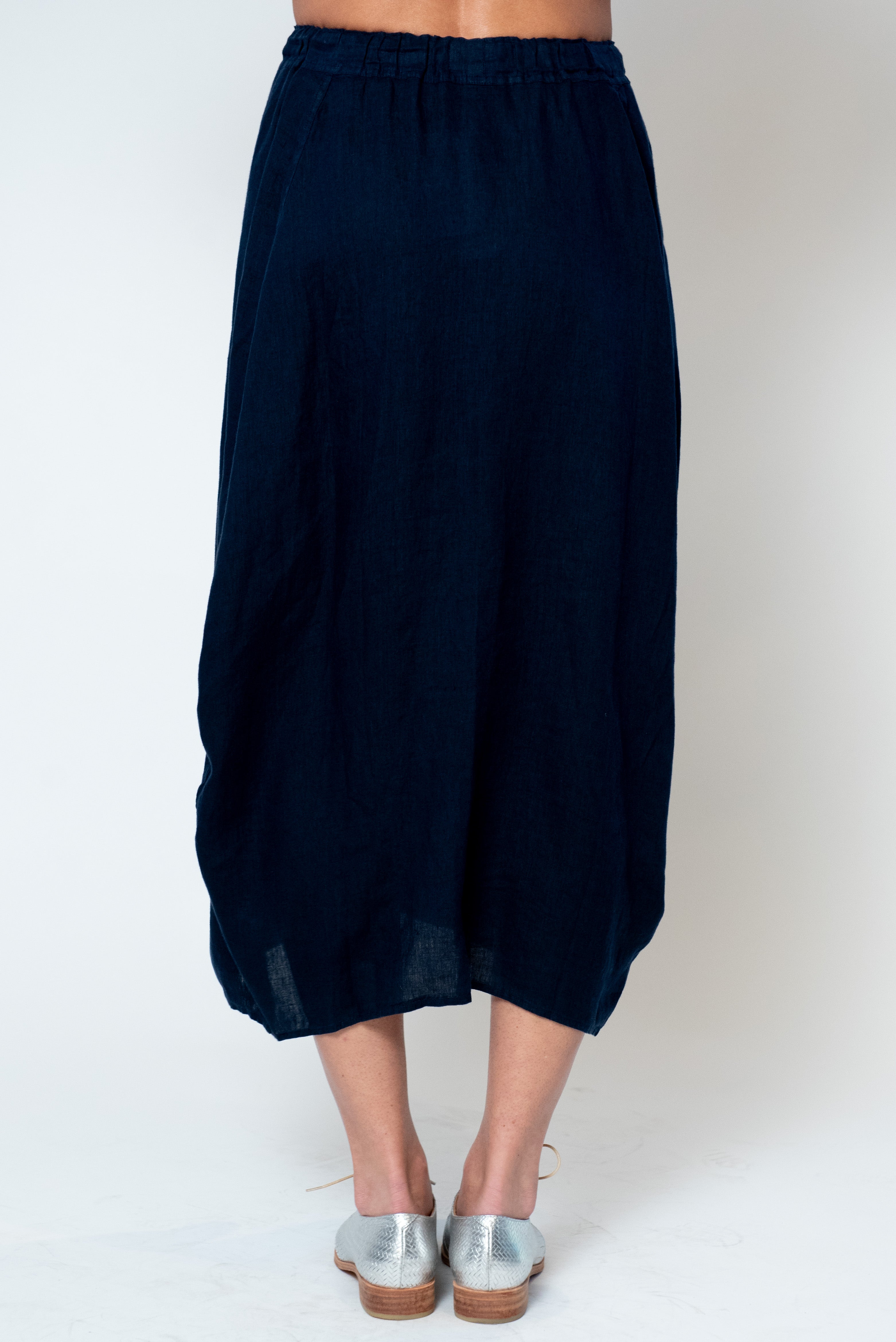 The Fae Lightweight Linen Barrel Skirt in Navy