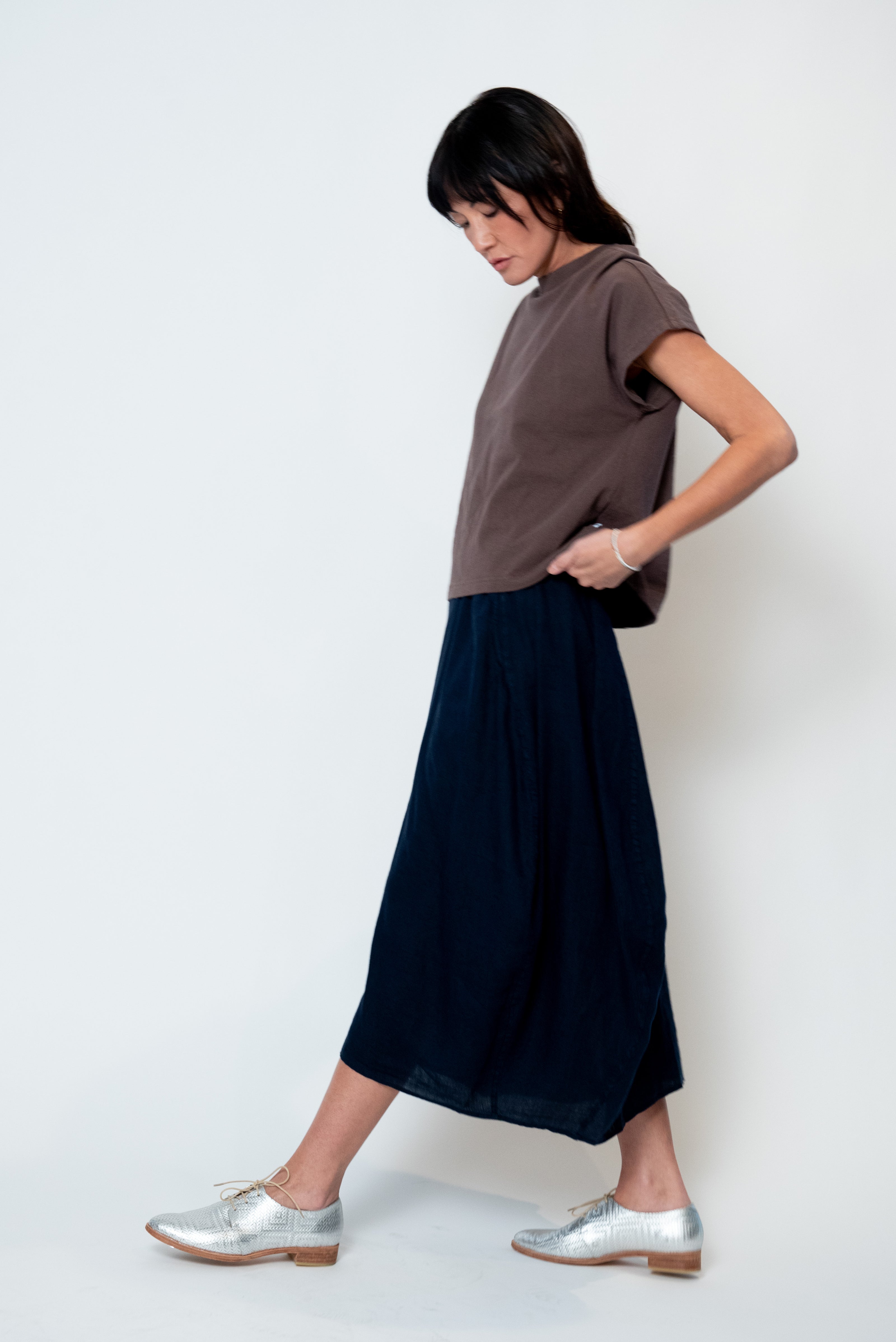 The Fae Lightweight Linen Barrel Skirt in Navy