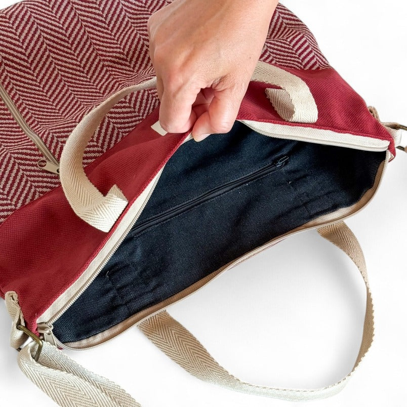 De la Mur Messenger Crossbody