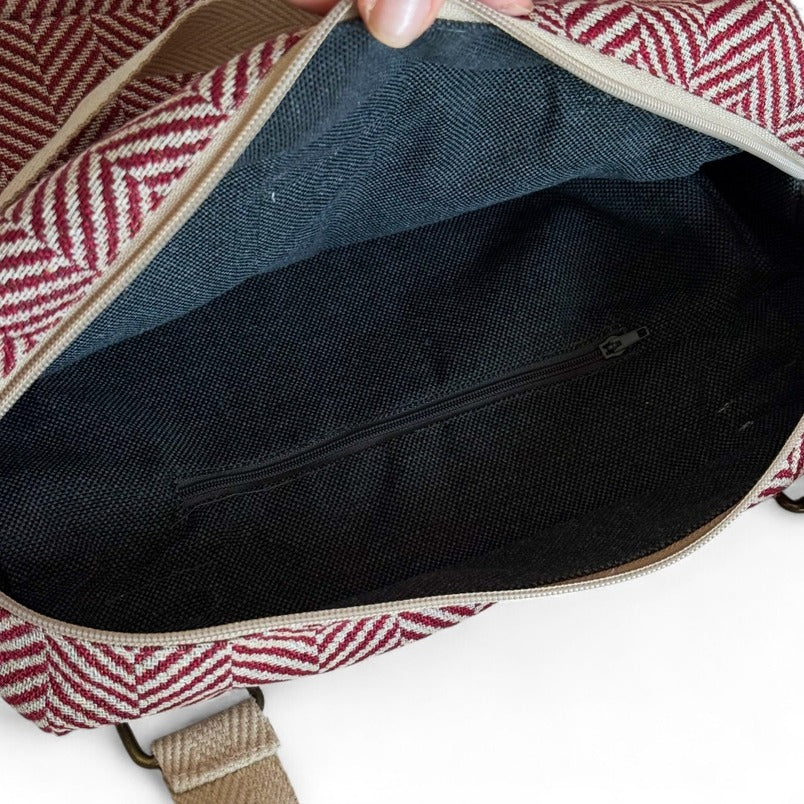 De la Mur Messenger Crossbody