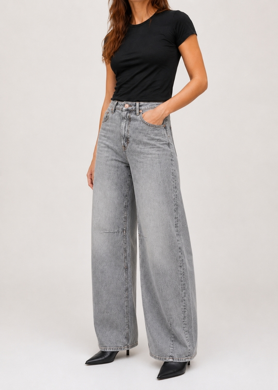Kallie Balloon Jean in Washed Black