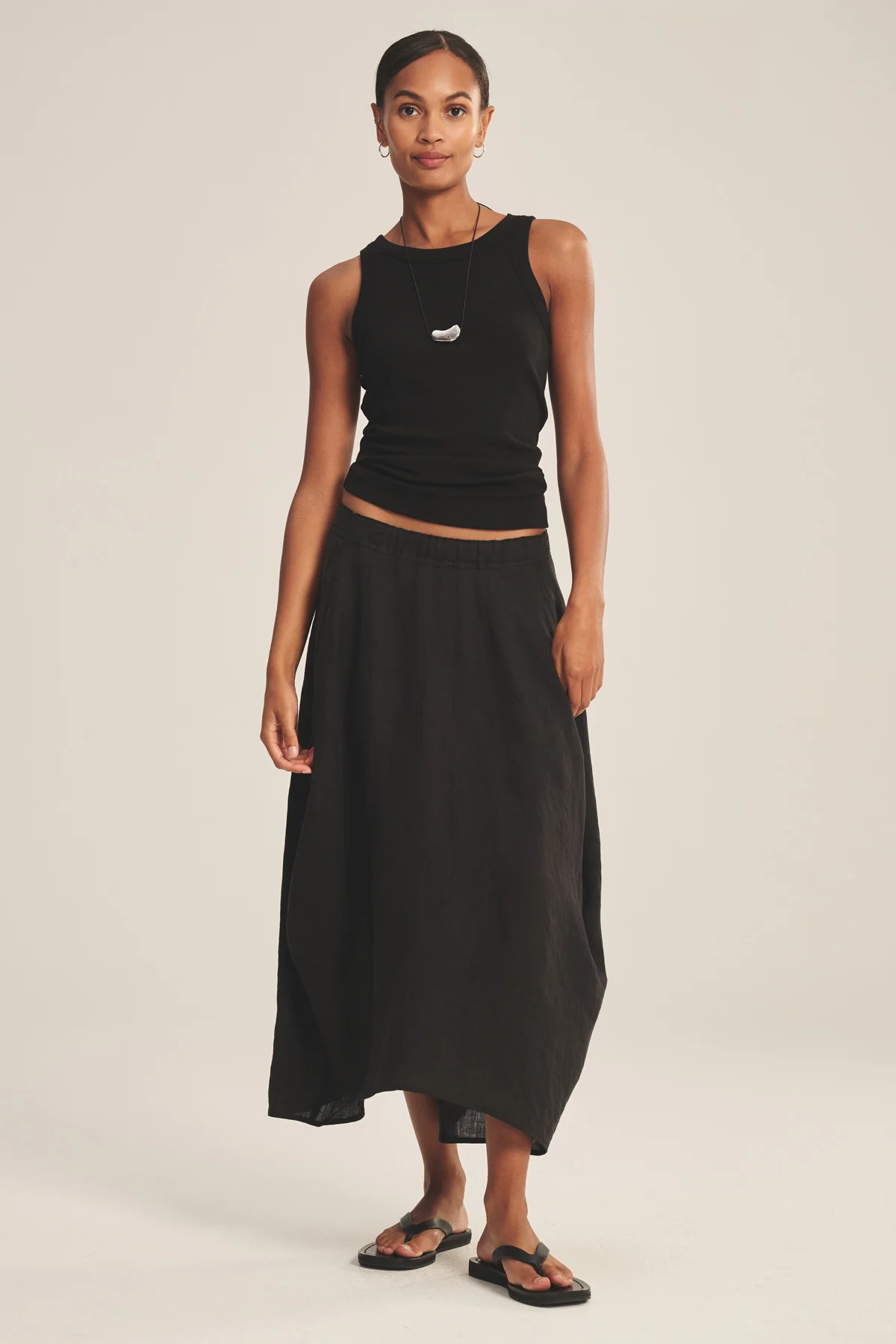 The Fae Lightweight Linen Barrel Skirt in Black