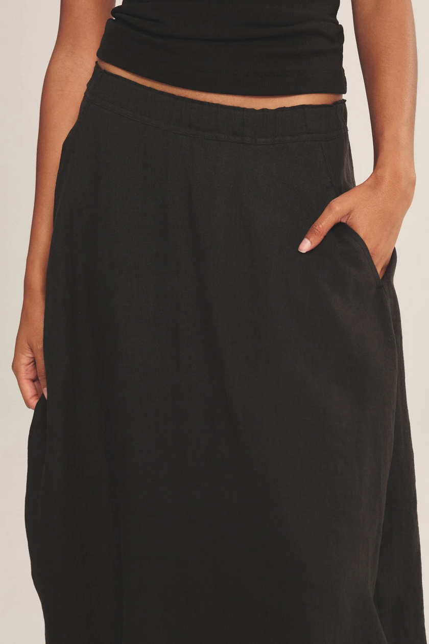 The Fae Lightweight Linen Barrel Skirt in Black