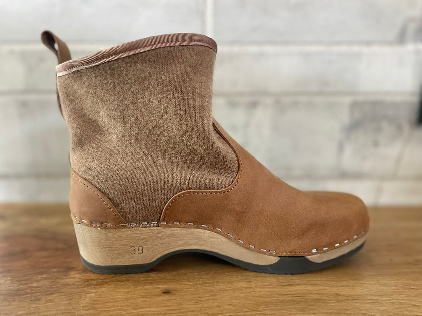 Magnafied Holly Boot - Handmade in Sweden - Wool/Tan