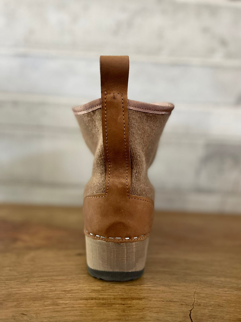 Magnafied Holly Boot - Handmade in Sweden - Wool/Tan
